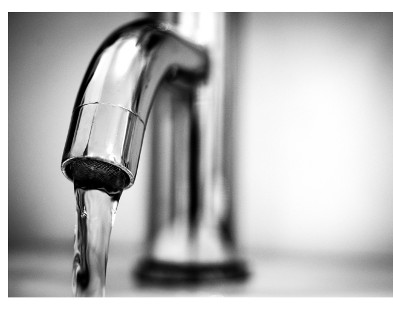 laufender Wasserhahn